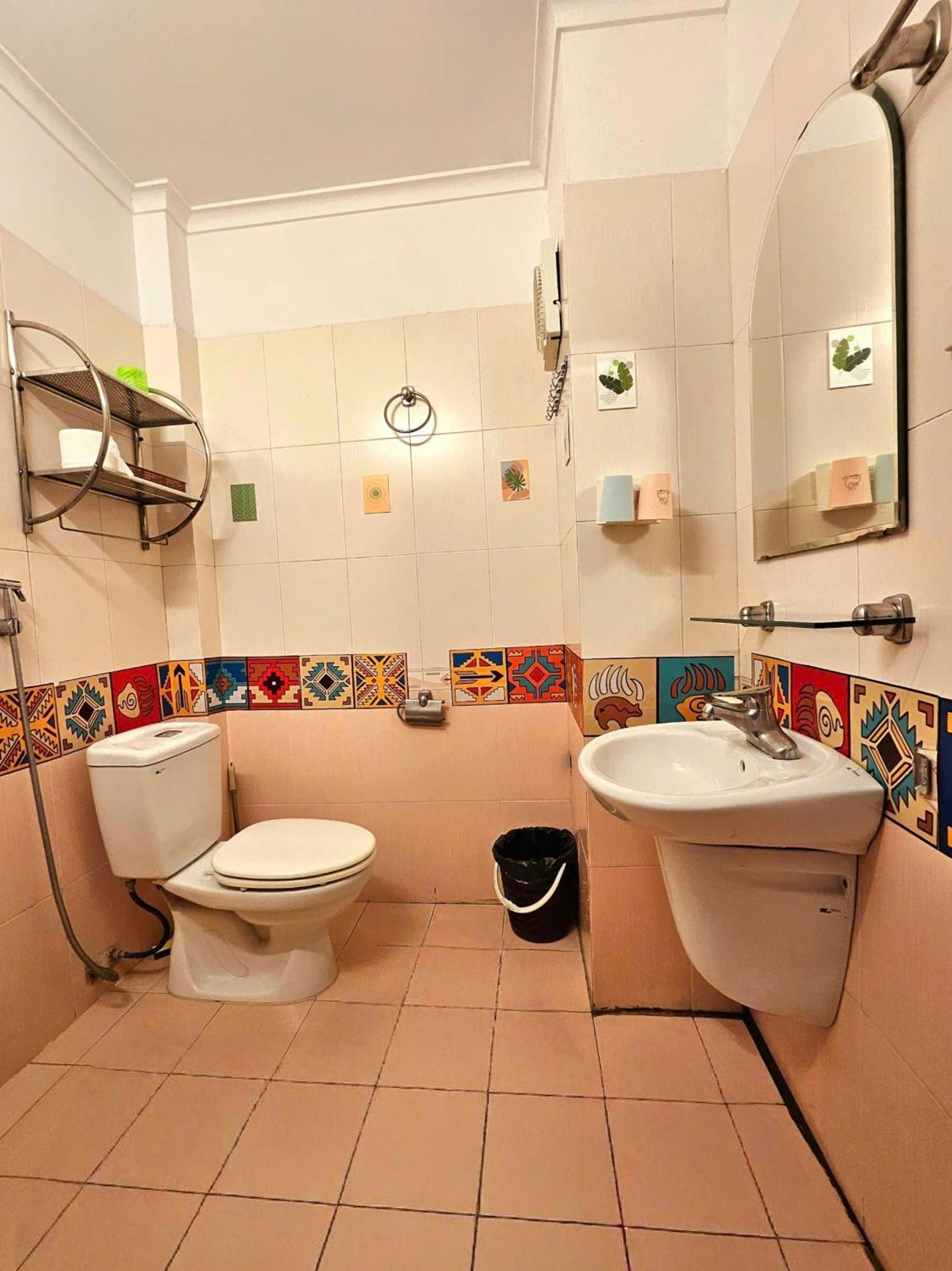 Rainbow Homestay - No 8 Alley 18B Tong Dan Hanoi Exterior photo